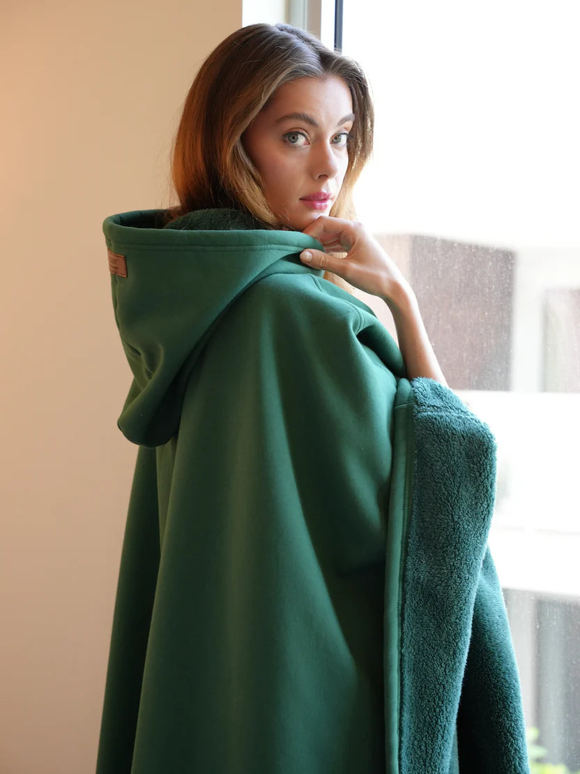 CosyFleece Poncho – Warme Kapuzen-Decke für Zuhause
